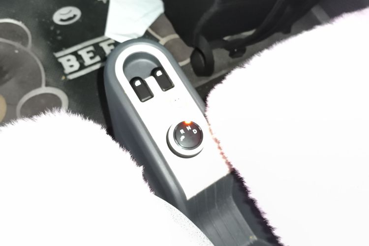 五菱汽车 宏光MINIEV 2022款 马卡龙时尚款 三元锂中控内饰18