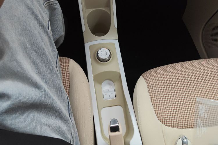 五菱汽车 宏光MINIEV 2024款 第三代 215km 进阶版局部细节18