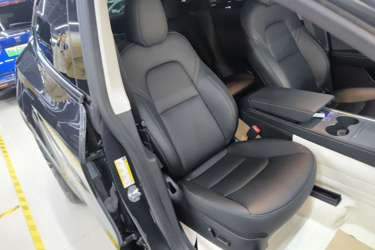 特斯拉 Model Y 2024款 长续航全轮驱动版局部细节41