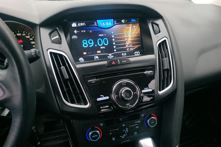 福特 福克斯 2015款 两厢 1.6L 自动风尚型中控内饰16