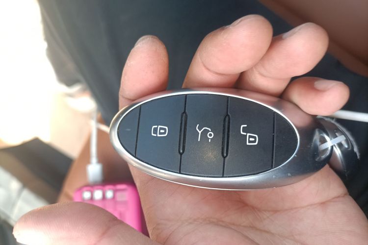 奔腾T99 2023款 2.0T 自动尊享型（6AT）中控内饰7001