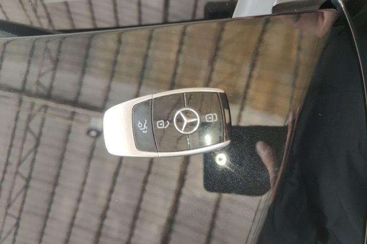 奔驰E级 2019款 改款 E 300 L 运动时尚型中控内饰11