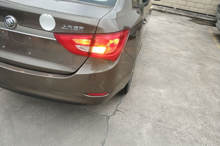 别克 英朗 2017款 15N 自动精英型车身外观9