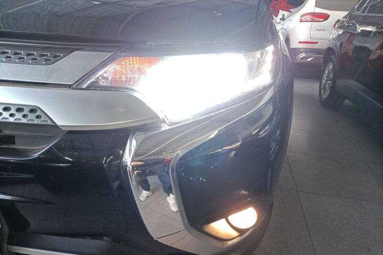 三菱 欧蓝德 2020款 2.0L 两驱畅享版 5座局部细节36