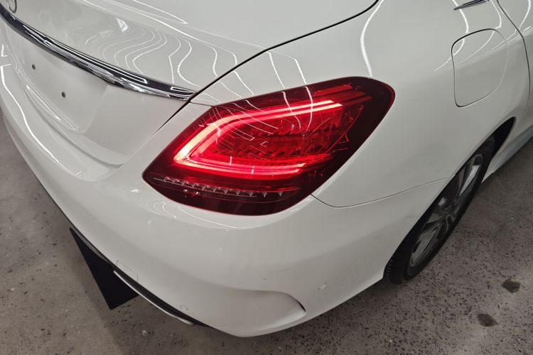 奔驰C级 2019款 C 180 L 时尚型运动版车身外观9