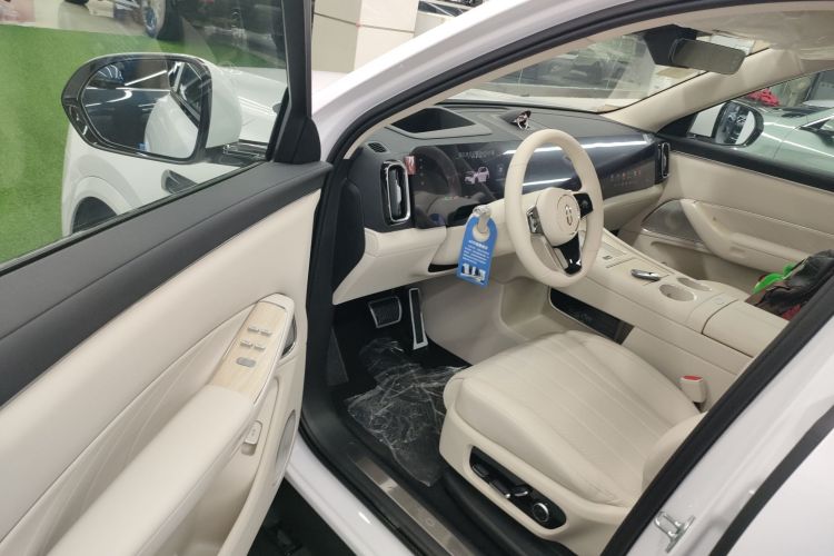 鸿蒙智行 问界M8 2025款 增程 Ultra版 53.4kWh 5座版中控内饰7003