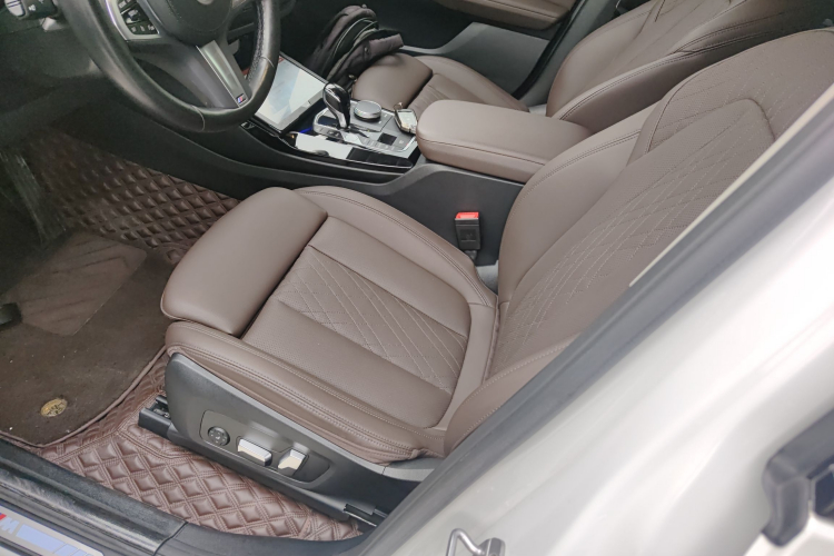 宝马X3 2022款 xDrive30i 领先型 M曜夜套装中控内饰19