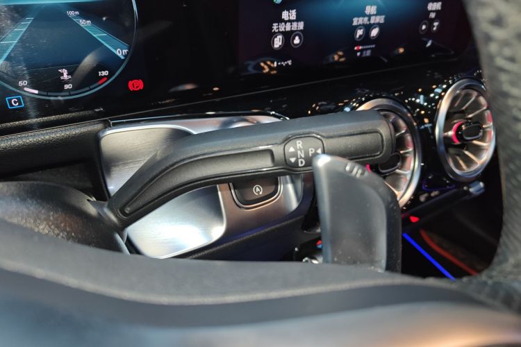 奔驰GLB AMG 2021款 改款 AMG GLB 35 4MATIC中控内饰18