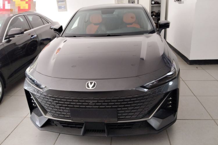 长安UNI-V 2022款 1.5T 尊贵型车身外观6001