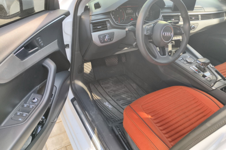 奥迪A4L 2019款 40 TFSI 进取型 国V中控内饰20