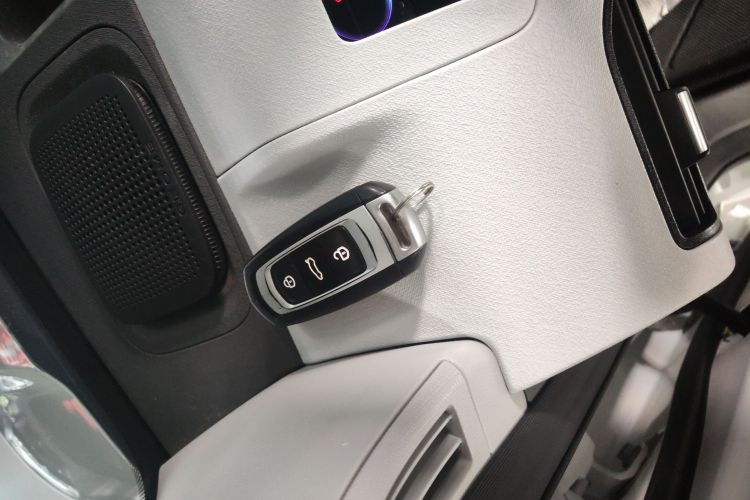 吉利银河 2023款 熊猫mini 200km 灵动熊中控内饰11