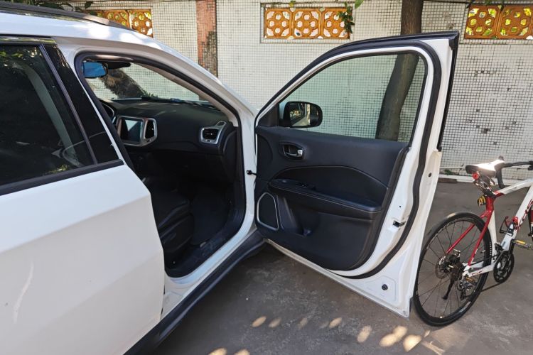 Jeep 指南者 2017款 200T 自动家享版局部细节9005