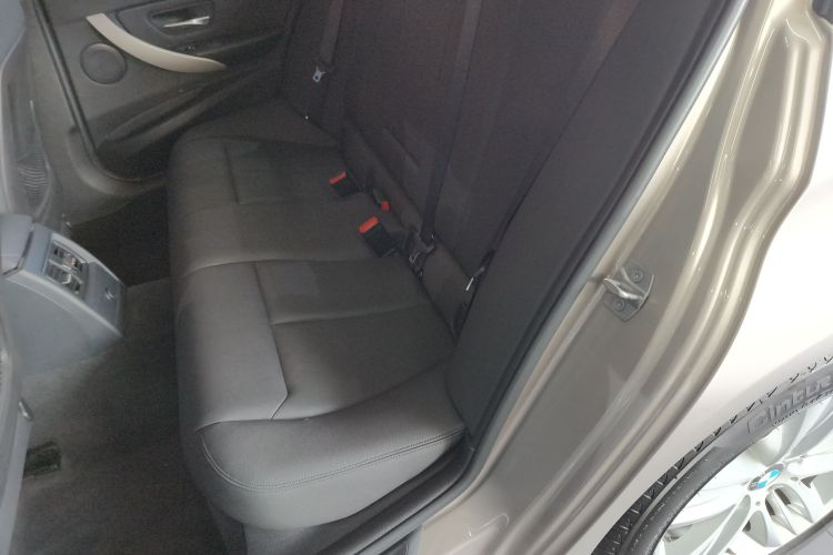 宝马3系 2016款 320i 时尚型中控内饰7004