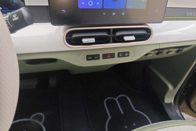 吉利银河 2025款 210km 熊猫骑士中控内饰16