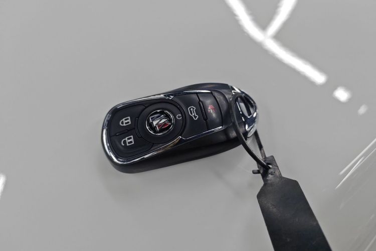 别克GL8 2023款 改款 陆上公务舱 豪华型中控内饰11