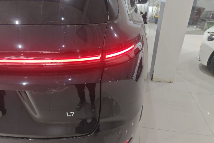 理想汽车 理想L7 2025款 Max 智能焕新版车身外观9