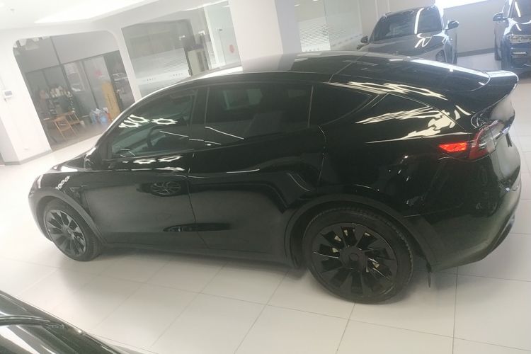 特斯拉 Model Y 2022款 改款 长续航全轮驱动版车身外观4