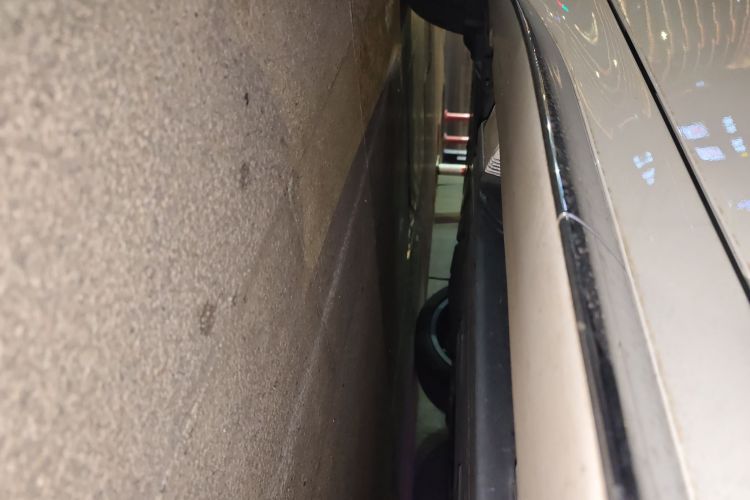 奔驰C级 2022款 改款 C 260 L 运动版局部细节9002