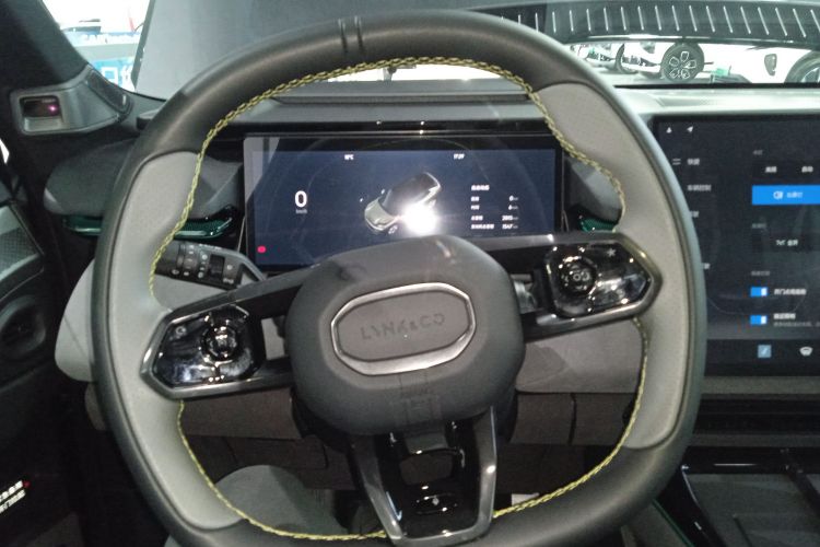 领克08 EM-P 2025款 120km 长续航Halo中控内饰13