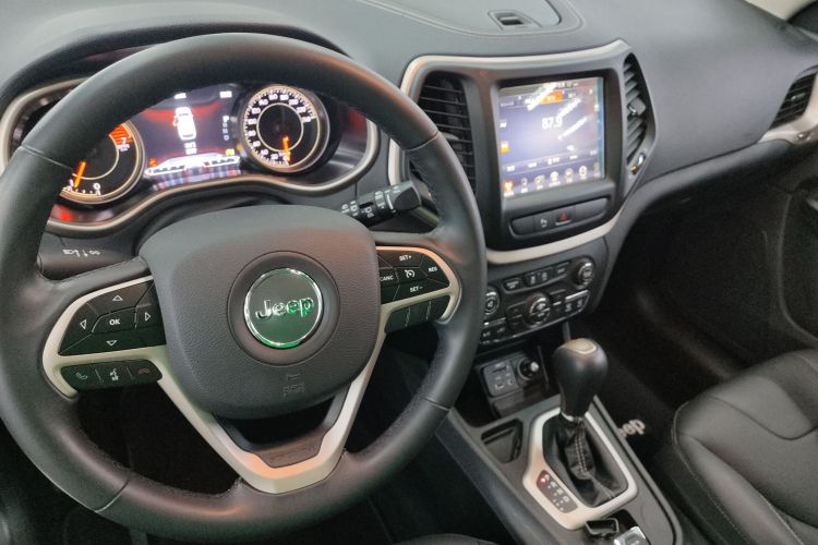 Jeep 自由光 2017款 2.0L 优越版中控内饰12