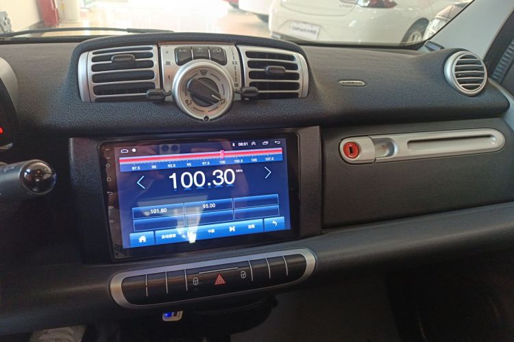 smart fortwo 2012款 1.0 MHD 硬顶舒适版中控内饰16