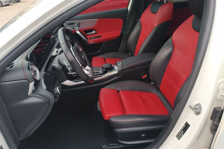 奔驰A级AMG 2022款 AMG A 35 L 4MATIC中控内饰19