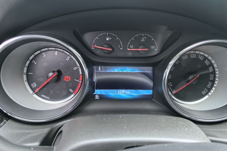 别克 君威 2019款 20T 精英型 国VI中控内饰15