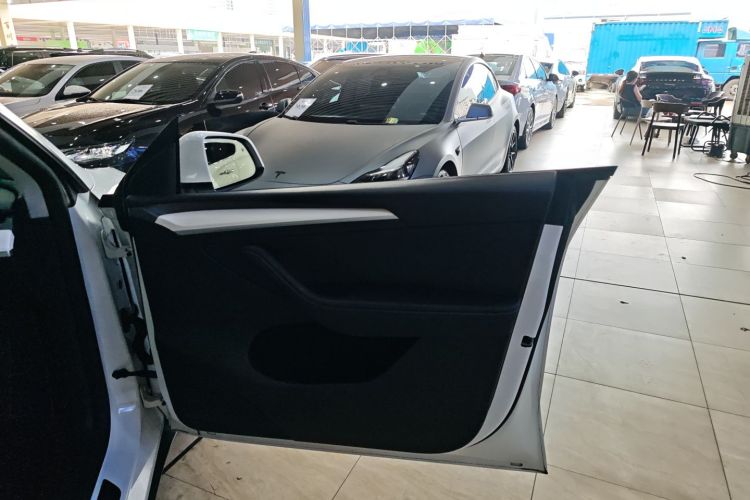 特斯拉 Model Y 2021款 长续航全轮驱动版中控内饰42