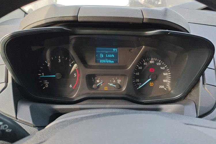 福特 全顺 2019款 2.0T柴油多功能商用车中轴中顶6座国VI局部细节14