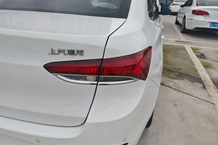 别克 英朗 2021款 改款 典范 1.5L 自动精英型车身外观9