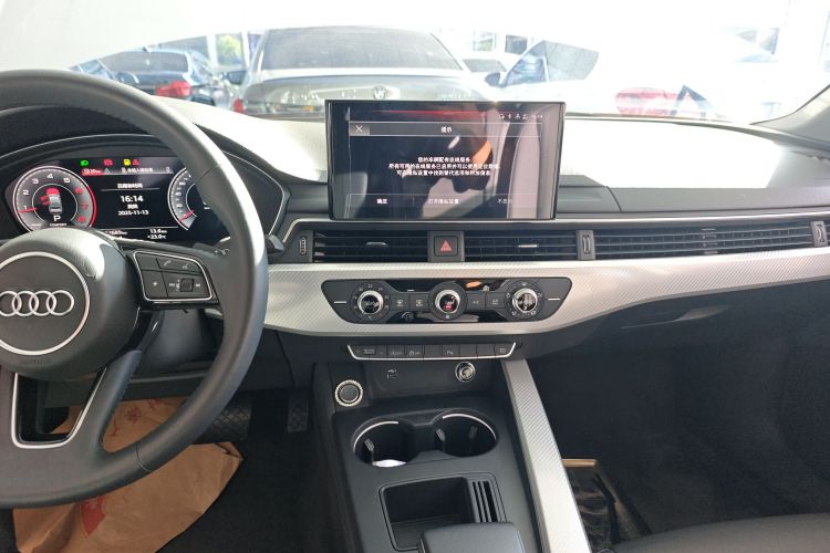 奥迪A4L 2020款 40 TFSI 时尚致雅型中控内饰16