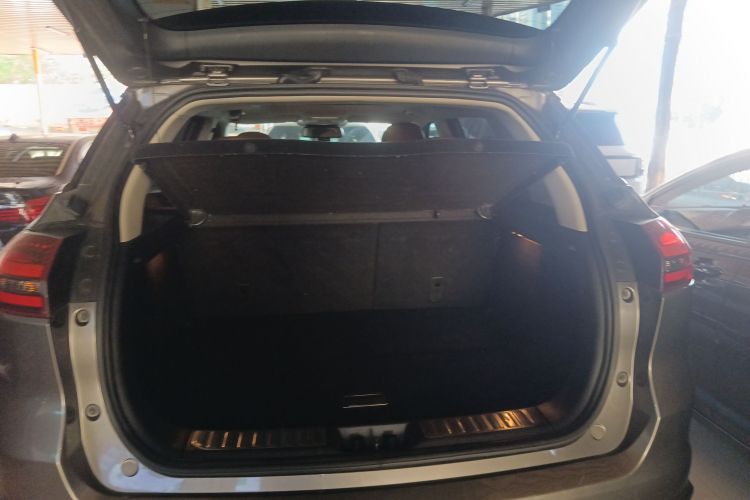 吉利汽车 博越 2018款 1.8TD 自动两驱智尊型4G互联版机舱底盘23