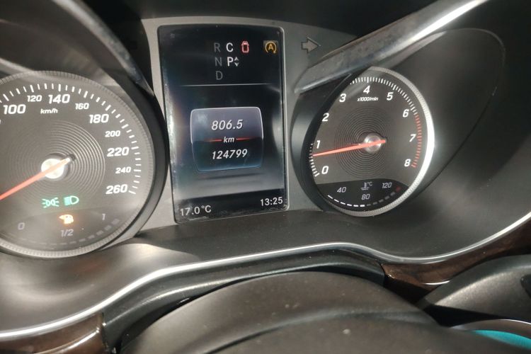 奔驰V级 2016款 V 260 L 尊贵加长版中控内饰14