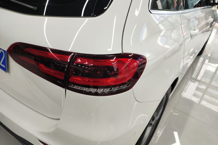 奔驰B级 2020款 B 200 动感型车身外观9