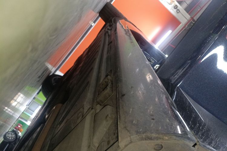 奔驰E级 2019款 E 300 L 时尚型局部细节9001