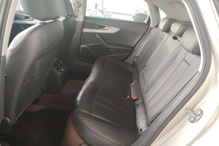 奥迪A4L 2018款 30周年年型 40 TFSI 时尚型中控内饰7004