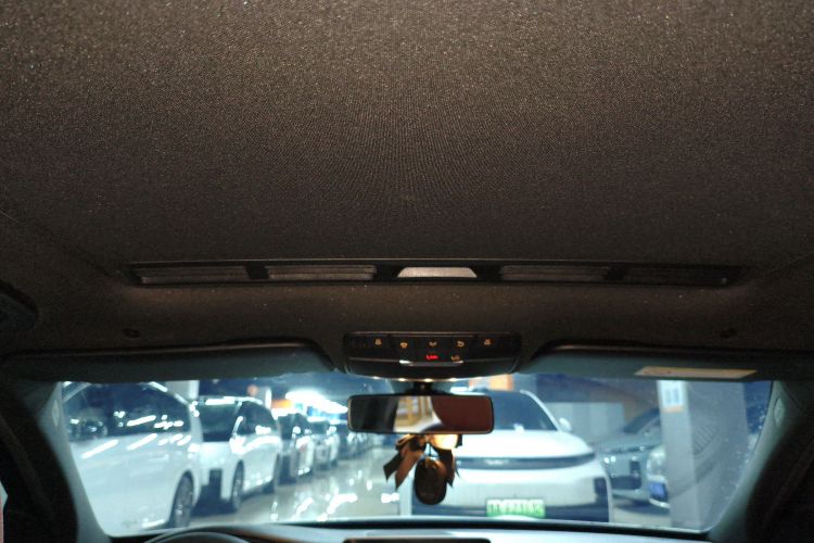 奔驰C级 2019款 C 260 运动版中控内饰22