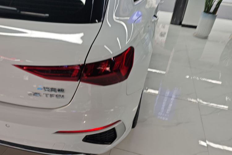 奥迪A3 2023款 改款 Sportback 35 TFSI 时尚运动型车身外观9