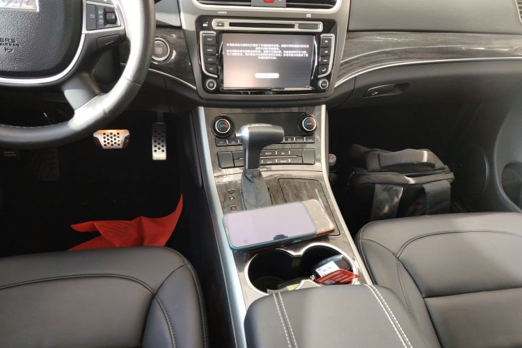 哈弗H8 2015款 2.0T 两驱舒适型中控内饰18