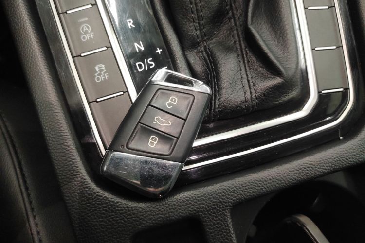 大众 迈腾 2017款 330TSI DSG 豪华型中控内饰11