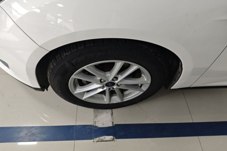 福特 福克斯 2018款 两厢经典 1.6L 自动风尚型智行版车身外观6007