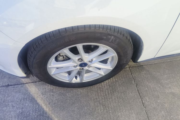 福特 福克斯 2018款 两厢经典 EcoBoost 180 自动精英型车身外观6003