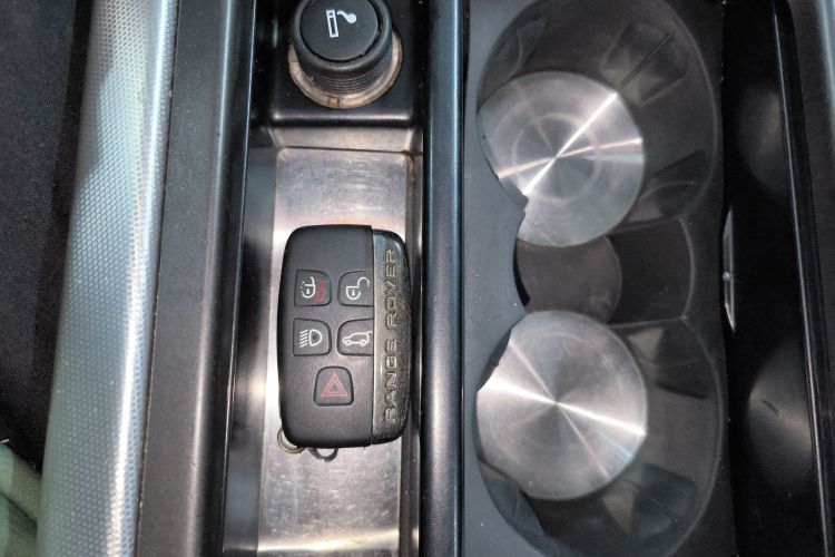 路虎 揽胜极光 2015款 2.0T 五门锐动版中控内饰11