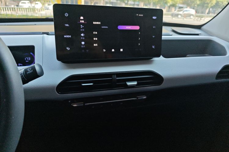 吉利银河 2023款 熊猫mini 200km 耐力熊中控内饰16