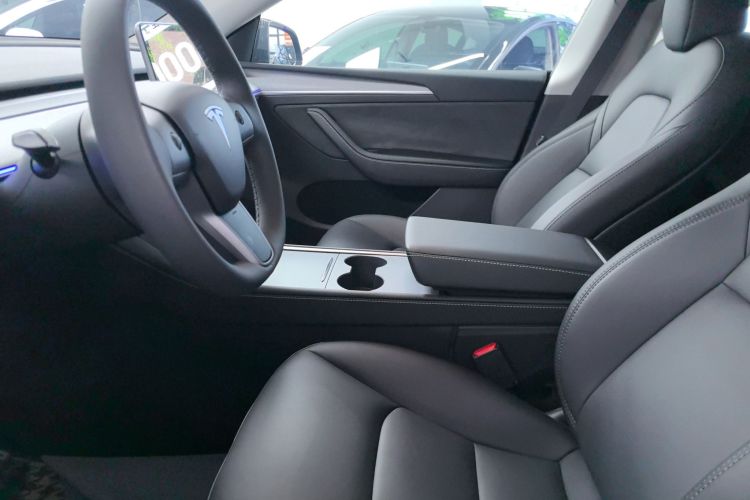 特斯拉 Model Y 2023款 高性能全轮驱动版中控内饰19