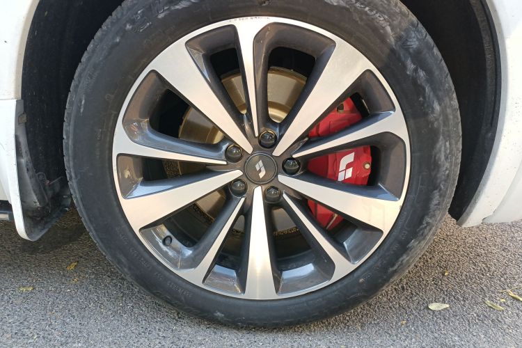 理想汽车 理想ONE 2021款 增程6座版车身外观10