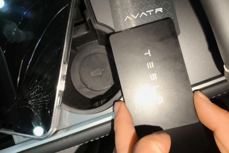 特斯拉 Model Y 2022款 改款 长续航全轮驱动版中控内饰7001