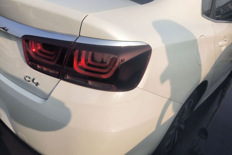 雪铁龙 C4世嘉 2018款 1.6L 手动豪华型车身外观9