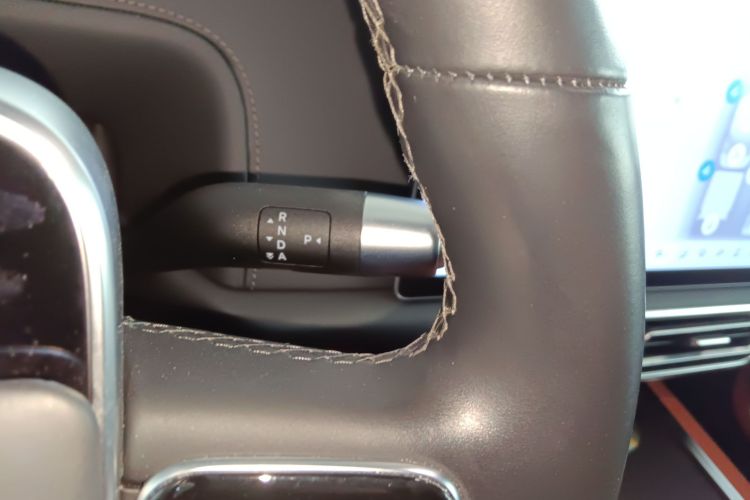 理想汽车 理想L9 2022款 Max中控内饰18