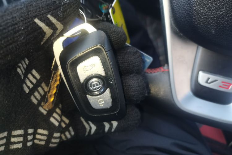 中华V3 2017款 1.5L 自动智能型中控内饰11